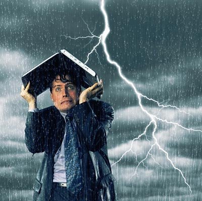  雷雨臨空，你應(yīng)該躲到哪里去？