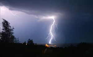 雷電預(yù)警系統(tǒng)報警后，需要采取哪些防雷措施？【易造防雷】